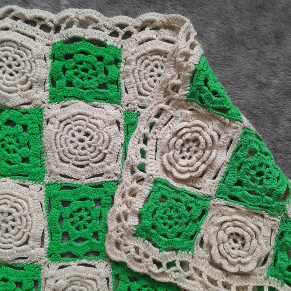 Homemade Knit Blanket Green Tan Floral 3D detail 28x16" Throw - Picture 3 of 12